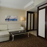 Goldcity Appartement *
