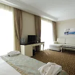 Goldcity Appartement *